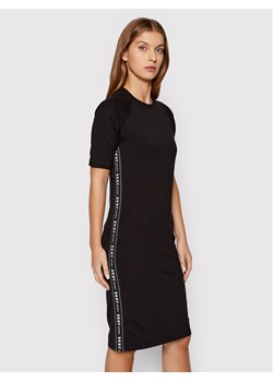 DKNY Sport Sukienka codzienna DP1D4250 Czarny Regular Fit ze sklepu MODIVO w kategorii Sukienki - zdjęcie 182725364