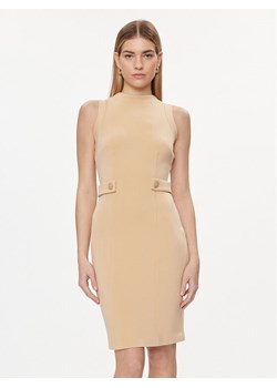 Guess Sukienka codzienna W4GK89 K7UW2 Beżowy Slim Fit ze sklepu MODIVO w kategorii Sukienki - zdjęcie 182725613