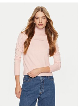 Guess Jeans Golf W4BR15 Z3HO2 Różowy Regular Fit ze sklepu MODIVO w kategorii Swetry damskie - zdjęcie 182726332