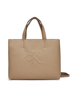 Calvin Klein Jeans Torebka Sculpted Mini Ew Tote LV04K3111G Beżowy ze sklepu MODIVO w kategorii Torebki damskie - zdjęcie 182726534