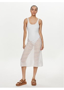 Calvin Klein Swimwear Sukienka plażowa KW0KW02464 Biały Regular Fit ze sklepu MODIVO w kategorii Odzież plażowa - zdjęcie 182726580