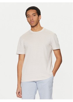 Calvin Klein T-Shirt K10K114166 Beżowy Regular Fit ze sklepu MODIVO w kategorii T-shirty męskie - zdjęcie 182727064