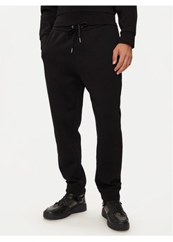 Armani Exchange Spodnie dresowe XM000587 AF10818 UC001 Czarny Regular Fit ze sklepu MODIVO w kategorii Spodnie męskie - zdjęcie 182727640