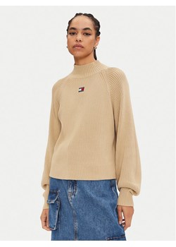 Tommy Jeans Golf Badge DW0DW19912 Beżowy Relaxed Fit ze sklepu MODIVO w kategorii Swetry damskie - zdjęcie 182727753