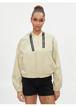 Calvin Klein Jeans Wiatrówka Logo J20J223353 Zielony Regular Fit ze sklepu MODIVO w kategorii Kurtki damskie - zdjęcie 182727913