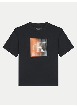 Calvin Klein Jeans T-Shirt IB0IB02356 Czarny Regular Fit ze sklepu MODIVO w kategorii T-shirty chłopięce - zdjęcie 182728400