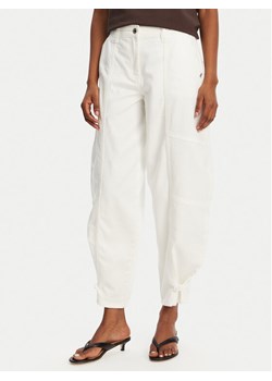 Patrizia Pepe Jeansy 2P1694/D107-W146 Biały Boyfriend Fit ze sklepu MODIVO w kategorii Jeansy damskie - zdjęcie 182728613