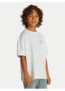 Calvin Klein Jeans T-Shirt Miami IB0IB02449 Biały Relaxed Fit ze sklepu MODIVO w kategorii T-shirty chłopięce - zdjęcie 182729770