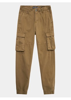 Guess Spodnie materiałowe L3YB04 WE1L0 Zielony Relaxed Fit ze sklepu MODIVO w kategorii Spodnie chłopięce - zdjęcie 182729861