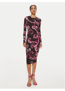 Versace Jeans Couture Sukienka codzienna 77HAO9B0 JS358 Różowy Slim Fit ze sklepu MODIVO w kategorii Sukienki - zdjęcie 182730802
