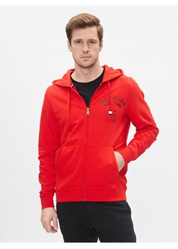 Tommy Hilfiger Bluza Wcc Arched Varsity Zip Thru MW0MW33644 Czerwony Regular Fit ze sklepu MODIVO w kategorii Bluzy męskie - zdjęcie 182731730