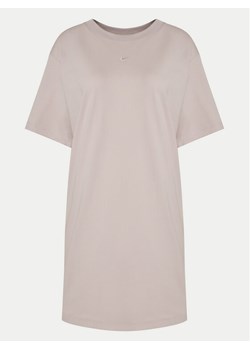 Nike Sukienka codzienna FB3204 Różowy Regular Fit ze sklepu MODIVO w kategorii Sukienki - zdjęcie 182732570