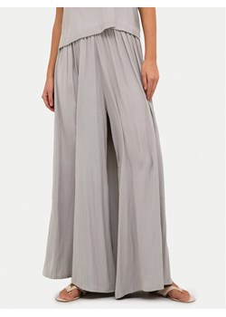 Kaffe Spodnie palazzo Allie 10508761 Szary Relaxed Fit ze sklepu MODIVO w kategorii Spodnie damskie - zdjęcie 182732664