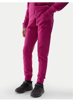 4F Spodnie dresowe 4FJWSS24TTROF587 Różowy Regular Fit ze sklepu MODIVO w kategorii Spodnie dziewczęce - zdjęcie 182733063