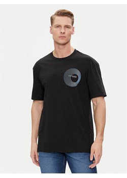 Calvin Klein Jeans T-Shirt Frequency Logo J30J325200 Czarny Regular Fit ze sklepu MODIVO w kategorii T-shirty męskie - zdjęcie 182733080