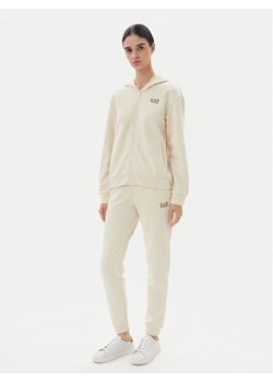 EA7 Emporio Armani Dres 7W000076 AF10443 U1079 Beżowy Regular Fit ze sklepu MODIVO w kategorii Dresy damskie - zdjęcie 182733251