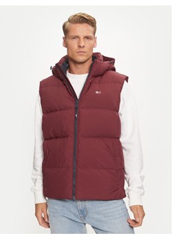 Tommy Jeans Kamizelka Essential DM0DM20465 Czerwony Regular Fit ze sklepu MODIVO w kategorii Kamizelki męskie - zdjęcie 182734742