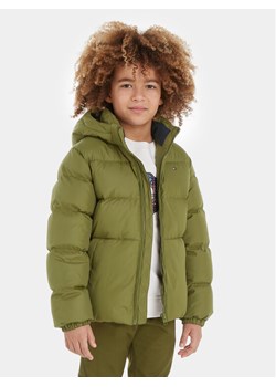 Tommy Hilfiger Kurtka zimowa Essential KB0KB08341 S Khaki Regular Fit ze sklepu MODIVO w kategorii Kurtki chłopięce - zdjęcie 182735751