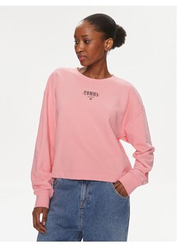 Tommy Jeans Bluza Essential Logo DW0DW17796 Różowy Relaxed Fit ze sklepu MODIVO w kategorii Bluzy damskie - zdjęcie 182735811