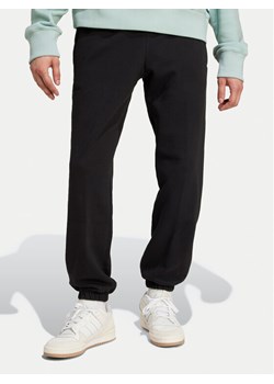 adidas Spodnie dresowe Premium Essentials IY2245 Czarny Loose Fit ze sklepu MODIVO w kategorii Spodnie męskie - zdjęcie 182736521