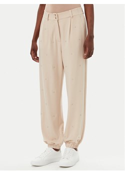 Liu Jo Sport Spodnie dresowe TA5193 J5942 Beżowy Relaxed Fit ze sklepu MODIVO w kategorii Spodnie damskie - zdjęcie 182736531