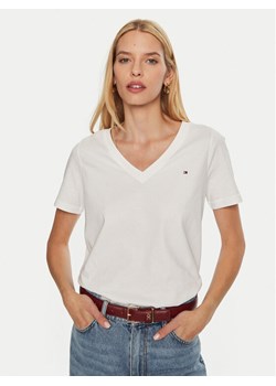 Tommy Hilfiger T-Shirt WW0WW44177 Biały Regular Fit ze sklepu MODIVO w kategorii Bluzki damskie - zdjęcie 182736590