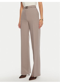 Marciano Guess Spodnie materiałowe Celia 4BGB03 7046A Beżowy Regular Fit ze sklepu MODIVO w kategorii Spodnie damskie - zdjęcie 182736664