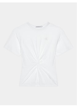 Calvin Klein Jeans T-Shirt Twist IG0IG02344 Biały Regular Fit ze sklepu MODIVO w kategorii Bluzki dziewczęce - zdjęcie 182736932