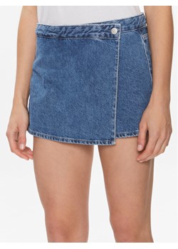 Calvin Klein Jeans Szorty jeansowe Wrap Skort J20J223300 Niebieski Regular Fit ze sklepu MODIVO w kategorii Szorty - zdjęcie 182737444