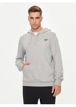 Reebok Bluza Left Chest 100067634 Szary Regular Fit ze sklepu MODIVO w kategorii Bluzy męskie - zdjęcie 182737591