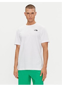 The North Face T-Shirt Redbox NF0A87NV Biały Regular Fit ze sklepu MODIVO w kategorii T-shirty męskie - zdjęcie 182738523
