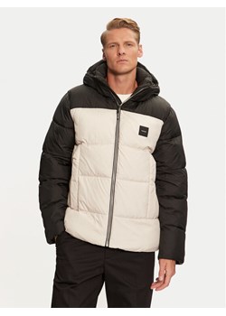 Calvin Klein Kurtka puchowa K10K114384 Beżowy Regular Fit ze sklepu MODIVO w kategorii Kurtki męskie - zdjęcie 182739163