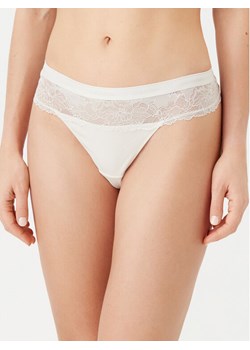 Calvin Klein Underwear Stringi 000QF7980E Écru ze sklepu MODIVO w kategorii Majtki damskie - zdjęcie 182739831