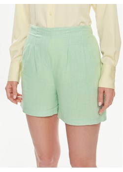 Vero Moda Szorty materiałowe Jesmilo 10279694 Zielony Regular Fit ze sklepu MODIVO w kategorii Szorty - zdjęcie 182739924