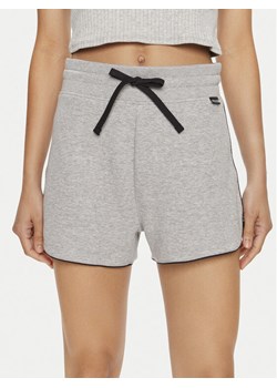 Tommy Hilfiger Szorty sportowe UW0UW05235 Szary Regular Fit ze sklepu MODIVO w kategorii Szorty - zdjęcie 182740294