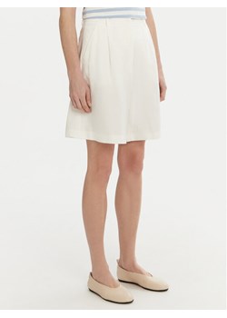 Weekend Max Mara Bermudy Ecuba 2515141032 Biały Regular Fit ze sklepu MODIVO w kategorii Szorty - zdjęcie 182740420