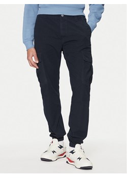Tommy Jeans Joggery Ryan DM0DM20284 Granatowy Regular Fit ze sklepu MODIVO w kategorii Spodnie męskie - zdjęcie 182740631