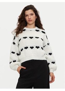 Pieces Sweter Nove 17152014 Écru Regular Fit ze sklepu MODIVO w kategorii Swetry damskie - zdjęcie 182740991