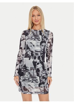 Guess Sukienka codzienna W4YK83 KBBF2 Kolorowy Slim Fit ze sklepu MODIVO w kategorii Sukienki - zdjęcie 182741431