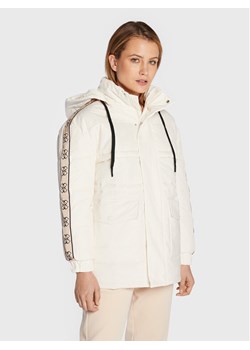 Guess Kurtka zimowa 4G V2BL09 WF330 Écru Regular Fit ze sklepu MODIVO w kategorii Kurtki damskie - zdjęcie 182741513