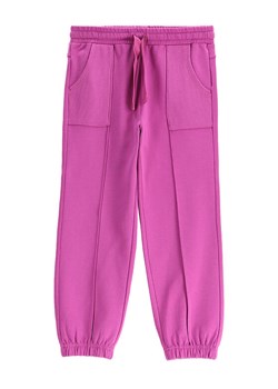 Coccodrillo Spodnie dresowe WC5120101RGK Różowy Regular Fit ze sklepu MODIVO w kategorii Spodnie dziewczęce - zdjęcie 182741532