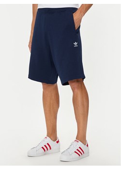 adidas Szorty sportowe Essentials Trefoil IY8521 Granatowy Regular Fit ze sklepu MODIVO w kategorii Spodenki męskie - zdjęcie 182741693