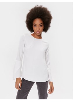 DKNY Bluzka UI3T2180 Écru Regular Fit ze sklepu MODIVO w kategorii Bluzki damskie - zdjęcie 182742372