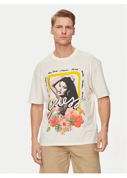 Guess T-Shirt M4GI12 K9RM1 Beżowy Regular Fit ze sklepu MODIVO w kategorii T-shirty męskie - zdjęcie 182742640