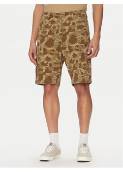 Levi's® Szorty materiałowe Carrier Cargo 001KG-0004 Brązowy Regular Fit ze sklepu MODIVO w kategorii Spodenki męskie - zdjęcie 182742853