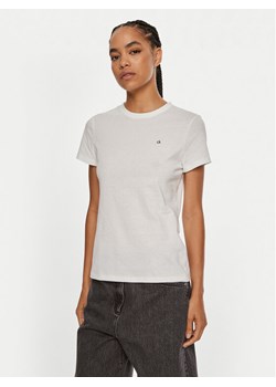 Calvin Klein T-Shirt Emb Graphic K20K208061 Biały Slim Fit ze sklepu MODIVO w kategorii Bluzki damskie - zdjęcie 182743624