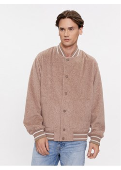 Guess Kurtka bomber Logo M4RL39 WFWS2 Beżowy Regular Fit ze sklepu MODIVO w kategorii Kurtki męskie - zdjęcie 182743884