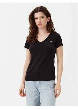 Calvin Klein Jeans T-Shirt Rood J20J213716 Czarny Regular Fit ze sklepu MODIVO w kategorii Bluzki damskie - zdjęcie 182744151
