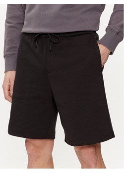 Calvin Klein Jeans Szorty sportowe Logo Repeat J30J325129 Czarny Regular Fit ze sklepu MODIVO w kategorii Spodenki męskie - zdjęcie 182744374