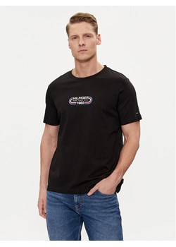 Tommy Hilfiger T-Shirt Track Graphic MW0MW34429 Czarny Regular Fit ze sklepu MODIVO w kategorii T-shirty męskie - zdjęcie 182744711